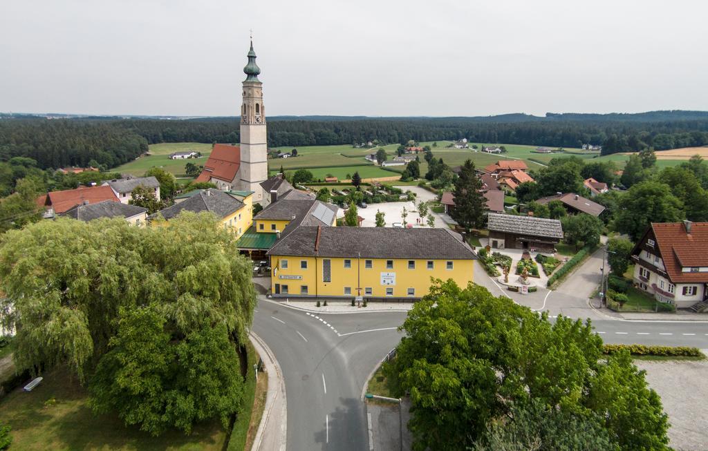 Stiftsgasthof Hochburg Buitenkant foto