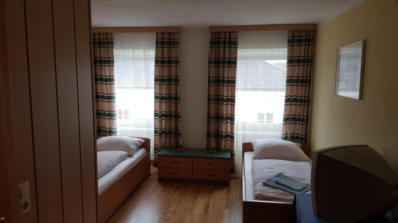 Stiftsgasthof Hochburg Buitenkant foto